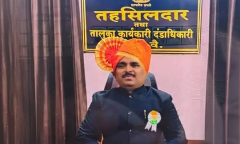 vainktesh munde tahsildar parli beed