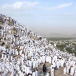 اسلام میں تمام انسان برابر؛ حج کے مبارک اجتماع میں اخوت و مساوات کا عظیم منظر! سی ای او ہو یا ملازم، امیر ہو یا غریب ؛ اللہ کے سامنے سب برابر ہونے کا پیغام