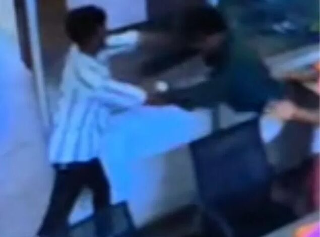 aurangabad teacher par chaku se hamla