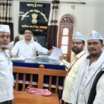 اسکول شروع… مگر سڑک اب بھی صرف بجری پر! جین مندر روڈ کی تارکول کاری میں تاخیر، طلبہ، شہریوں اور تاجروں میں شدید ناراضگی